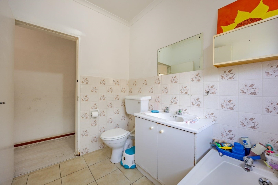 5 Bedroom Property for Sale in Lakeside Western Cape